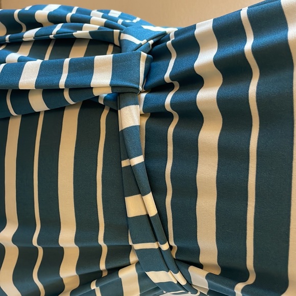 Lularoe Mitzi Tunic with sash - Picture 3 of 3